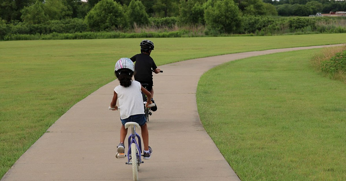 dürfen kinder ohne helm fahrrad fahren